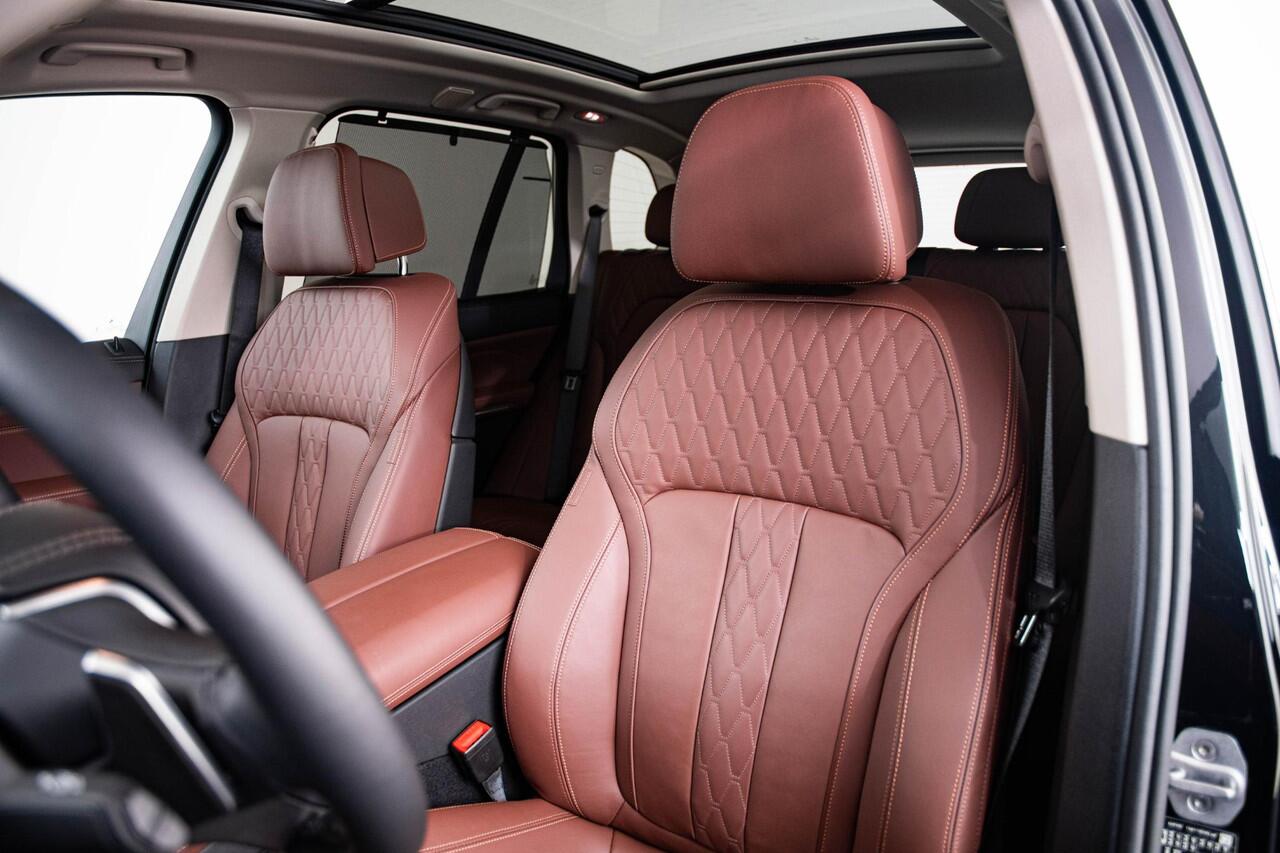 BMW X5 xDrive50e Trekhaak - Panoramadak - Parking/Driving Assistant - Active Protection - Soft Close - Ambiance verlichting - Comfort Access - Getinte/Geluiddempende Ruiten - Warmte Comfort Pack - Comfortstoelen -