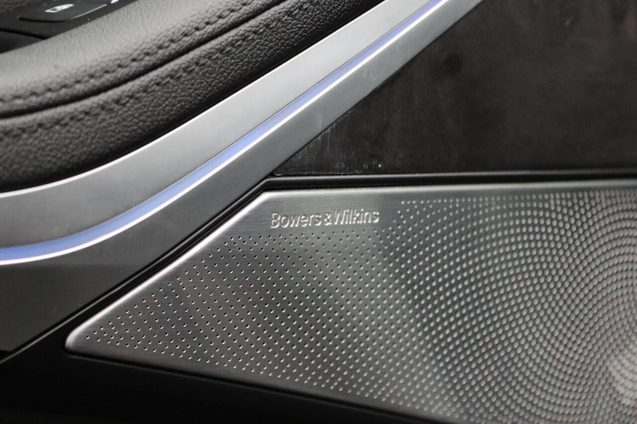 BMW X5 xDrive45e Executive | Integral Active Steering | Panoramadak | Elektrisch Verstelbare Stoelen | Driving Assistant Professional | Bowers & Wilkins | 19''