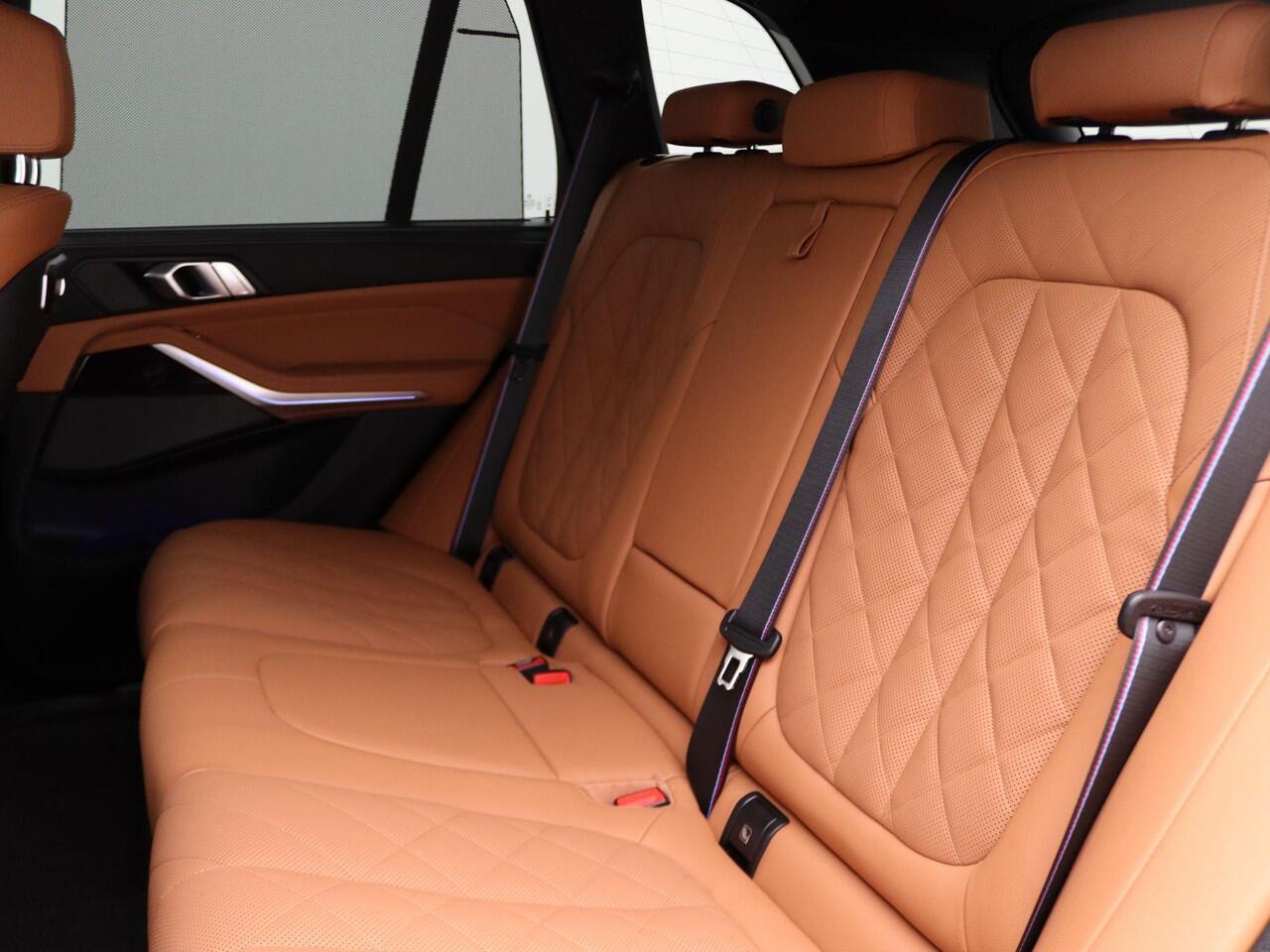 BMW X5 xDrive50e M Sportpakket Pro | Travel Pack | Innovation Pack | Trekhaak | Panoramadak | Harman Kardon | 20"