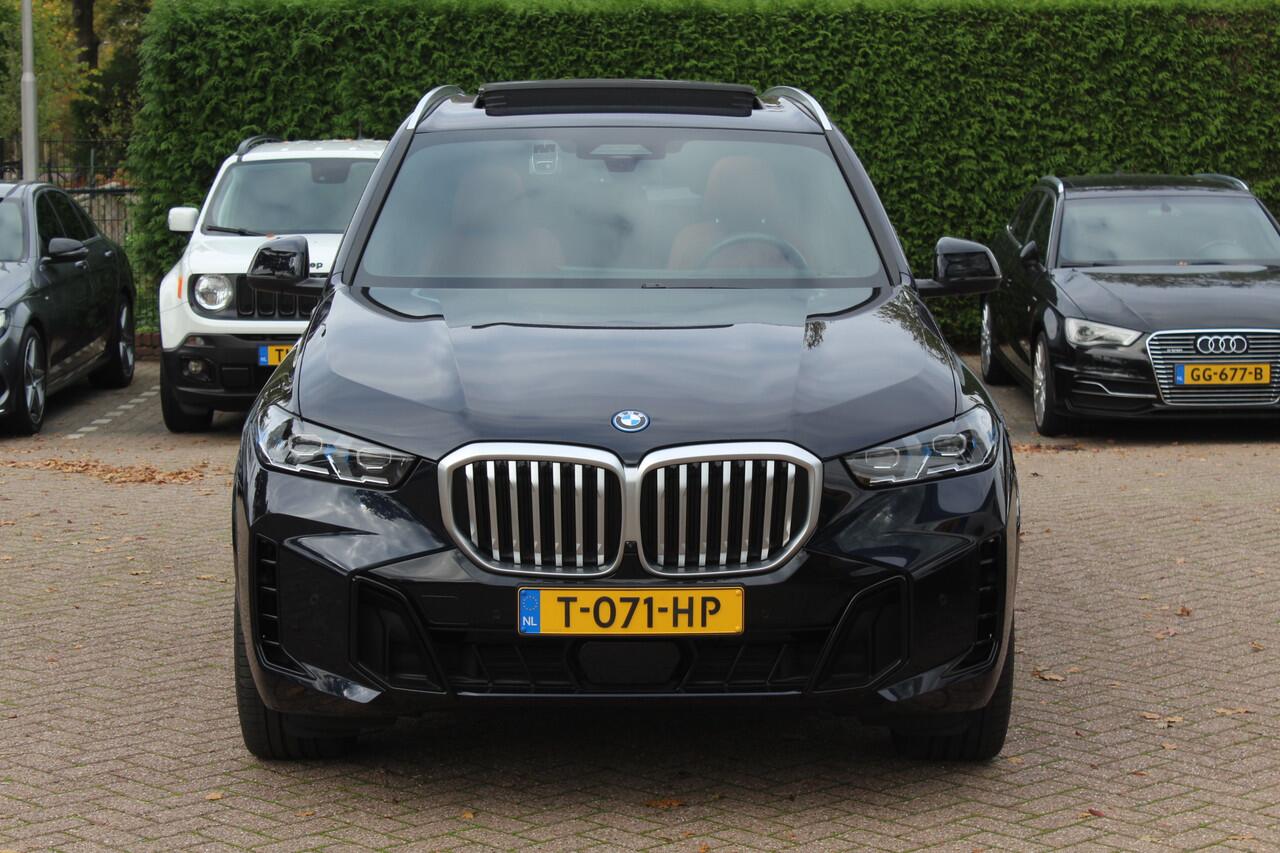 BMW X5 xDrive50e Launch Edition / Trekhaak / Panoramadak / 360Camera / Head-up / Stoelmassage / Softclose / 22'' / Harman Kardon / Skylounge / Keyless / Luchtvering / Stoelventilatie / Stoelverwarming 4x / 4zone Airco / DAB