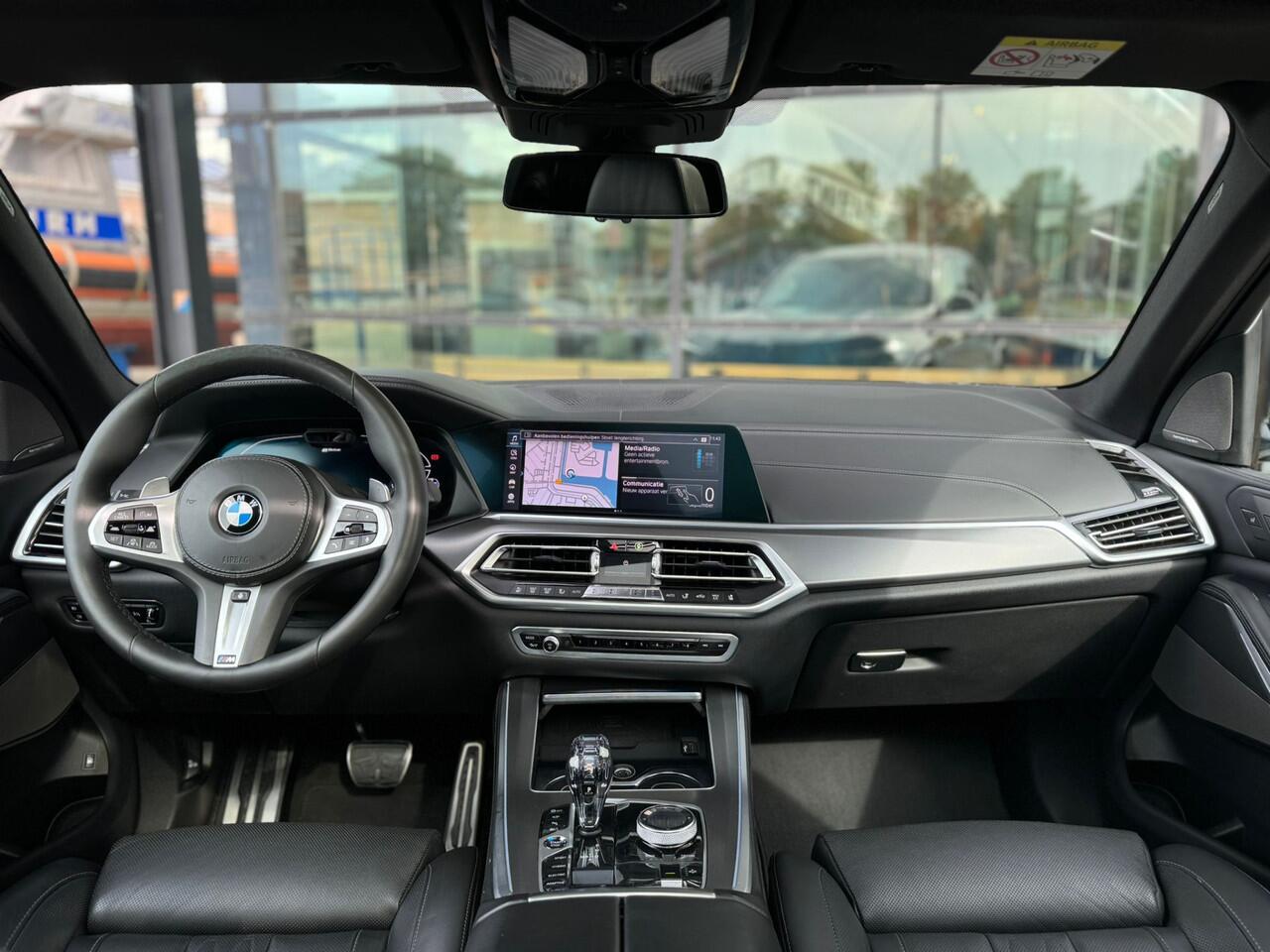 BMW X5 45e M Sport | Full Options | Laserlights | 22" | Night Vision | Massage | Sky Lounge | 4WD Besturing