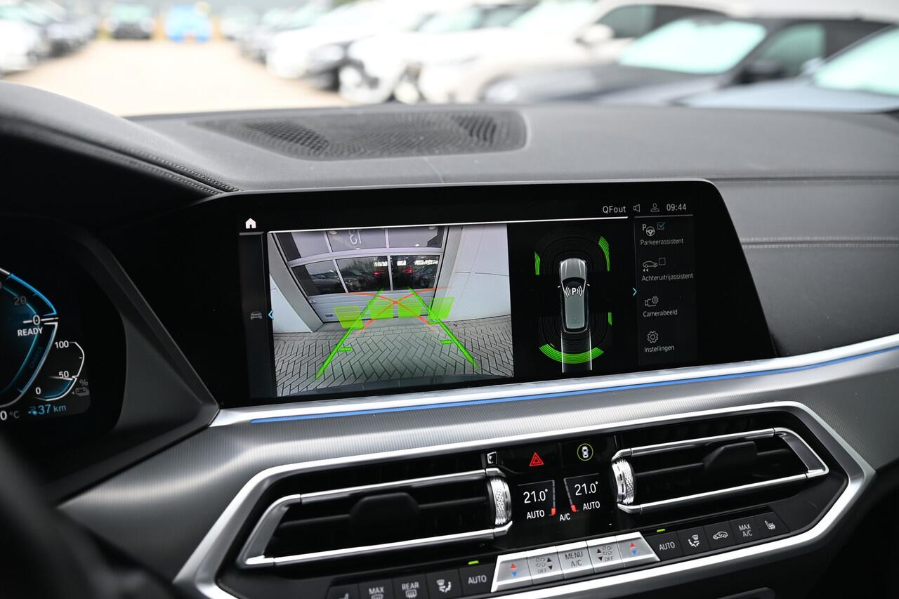 BMW X5 xDrive45e High Executive M Sport Automaat / Panoramadak / Trekhaak / Sportstoelen / Laserlight / Achteruitrijcamera / Soft-Close / Head-Up / Adaptief onderstel