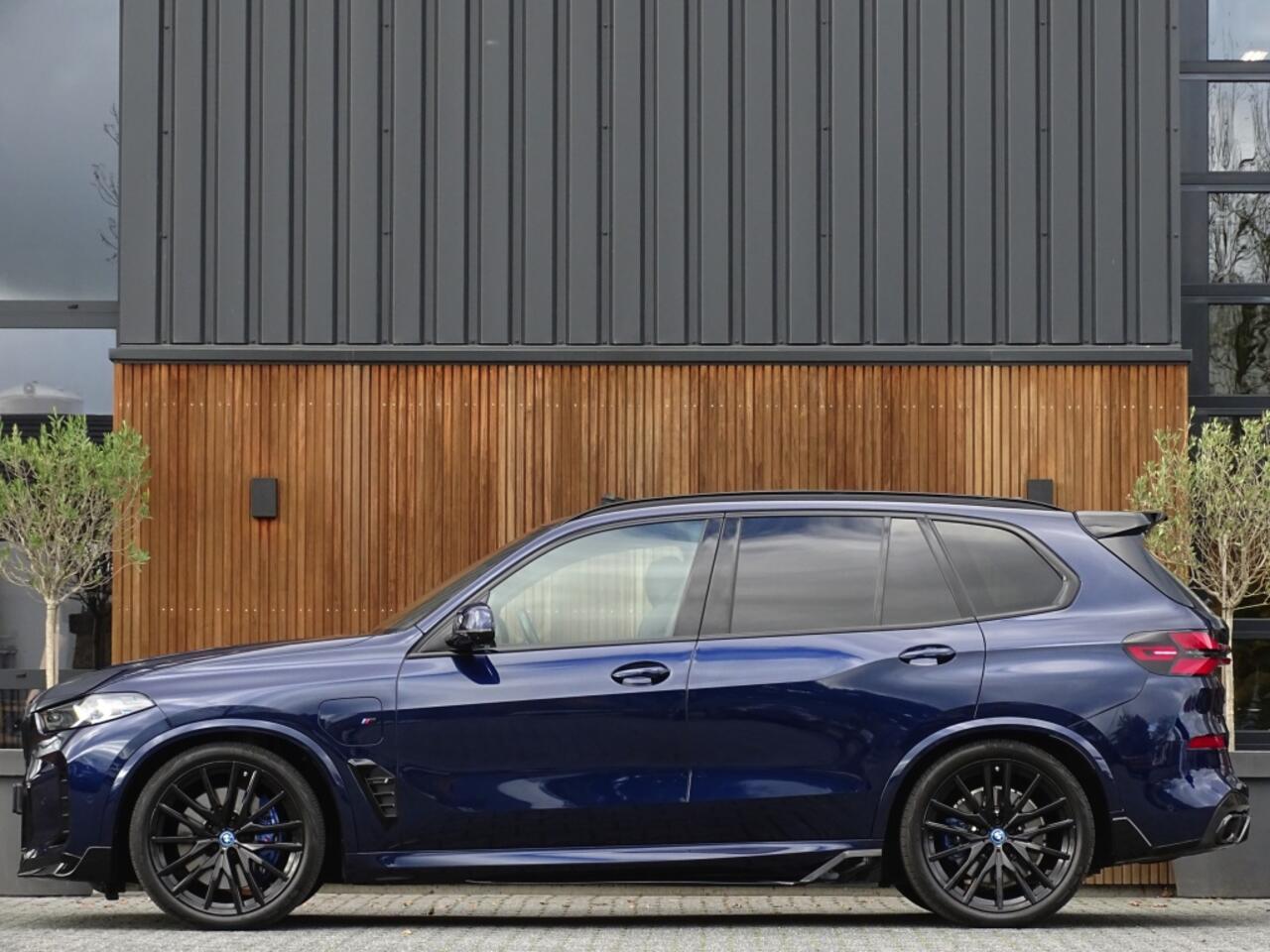 BMW X5 X5 50e X-drive 490PK / M- Individual / B&W / Carbon / 2024