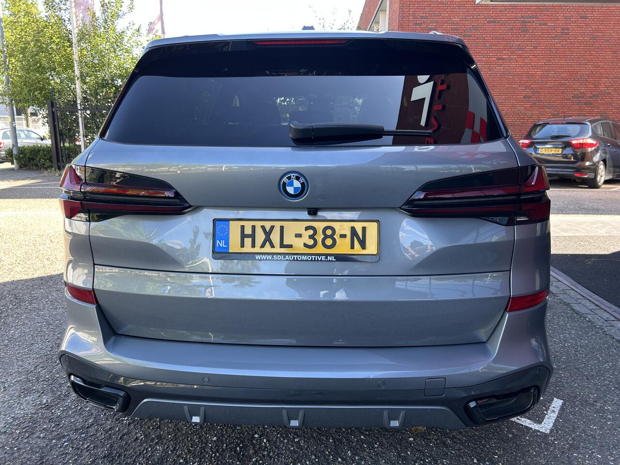 BMW X5 xDrive50e // M-PRO // MATRIX LED // HARMAN KARDON // MEMORY SEAT // PANO/SCHUIFKANTELDAK // ADAPTIV ONDERSTEL // ELEK. TREKHAAK
