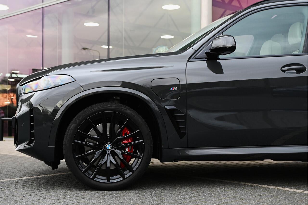 BMW X5 xDrive50e High Executive M Sport Automaat / Panoramadak / Trekhaak / Soft-Close / Massagefunctie / Parking Assistant Professional / Comfort Access / Stoelventilatie / Adaptieve LED / 22"LM-velgen