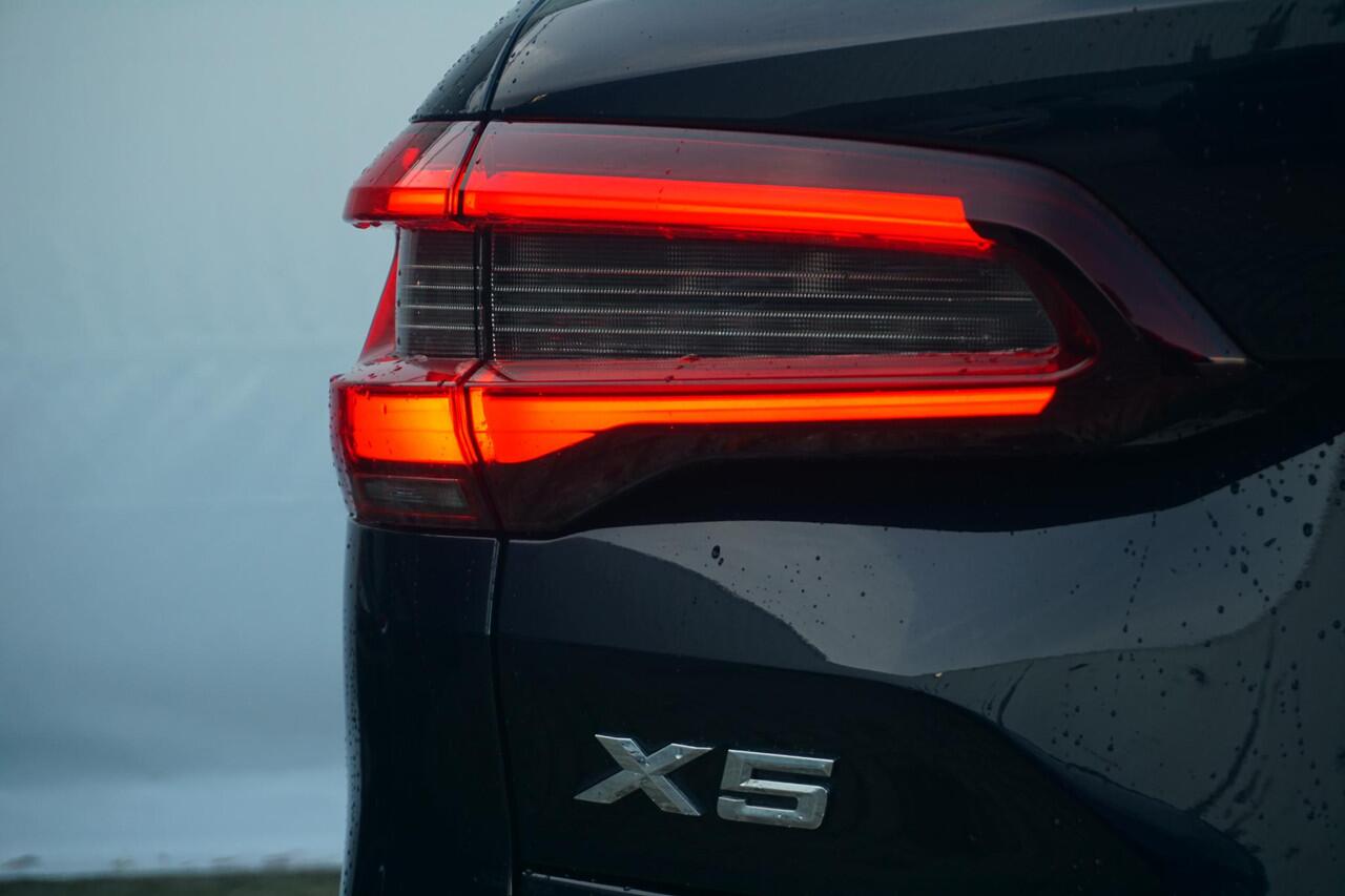 BMW X5 xDrive45e M Sportpakket 21'' / Active Steering / Panoramadak / Trekhaak / Laserlight / Driving Assistant Professional