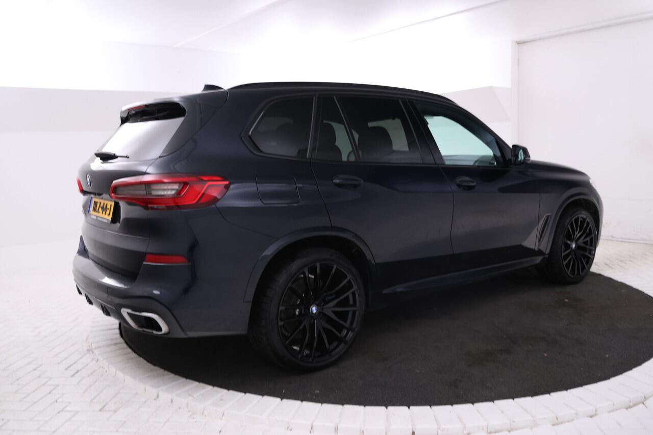 BMW X5 xDrive45e High Executive M-sport, All black! Luchtvering, Adaptief, Panoramadak, Apple Carplay