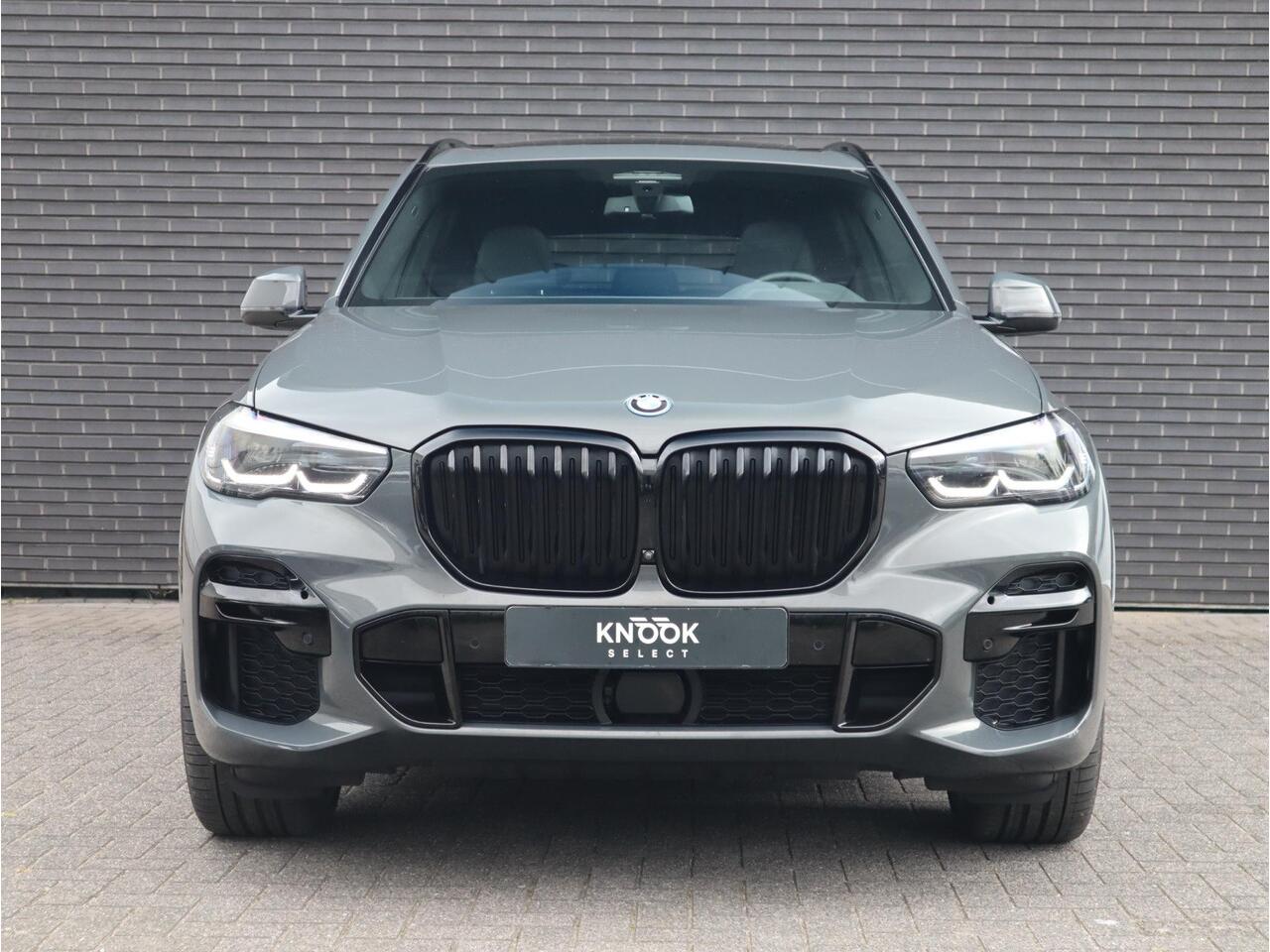 BMW X5 xDrive45e High Executive M Sport Pakket Automaat / Live Cockpit Professional / Panoramadak / Driving Assistant Professional / Trekhaak / Luchtvering / Comfortstoelen / M Sportremsysteem / 21 Inch / Hifi / Parkeerhulpsysteem Plus