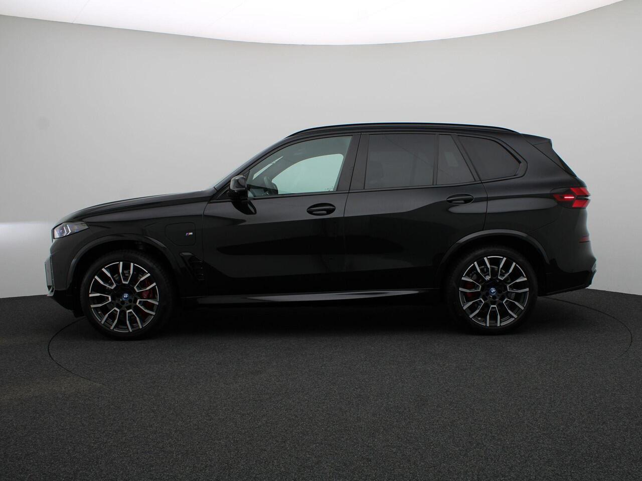 BMW X5 xDrive50e M Sportpakket Pro | Travel Pack | Innovation Pack | Integral Active Steering | Panoramadak | Comfortstoelen | Driving Assistant Professional | Harman Kardon | 21''
