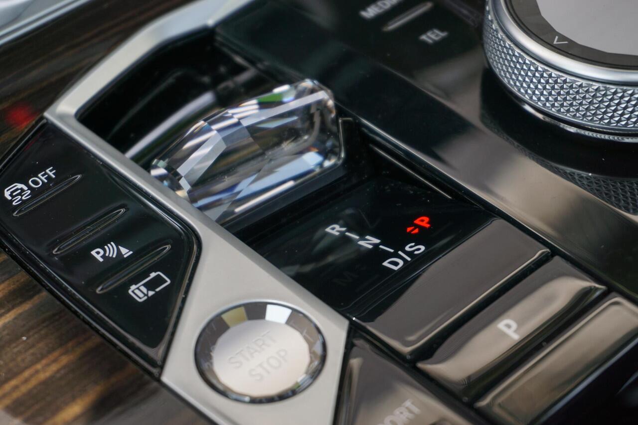 BMW X5 xDrive50e M Sportpakket Pro | Travel Pack | Innovation Pack | Comfort Plus Pack | 22 inch BMW Individual Multispaak (styling 745 I) Bicolor | Trekhaak met elektrisch wegklapbare kogel