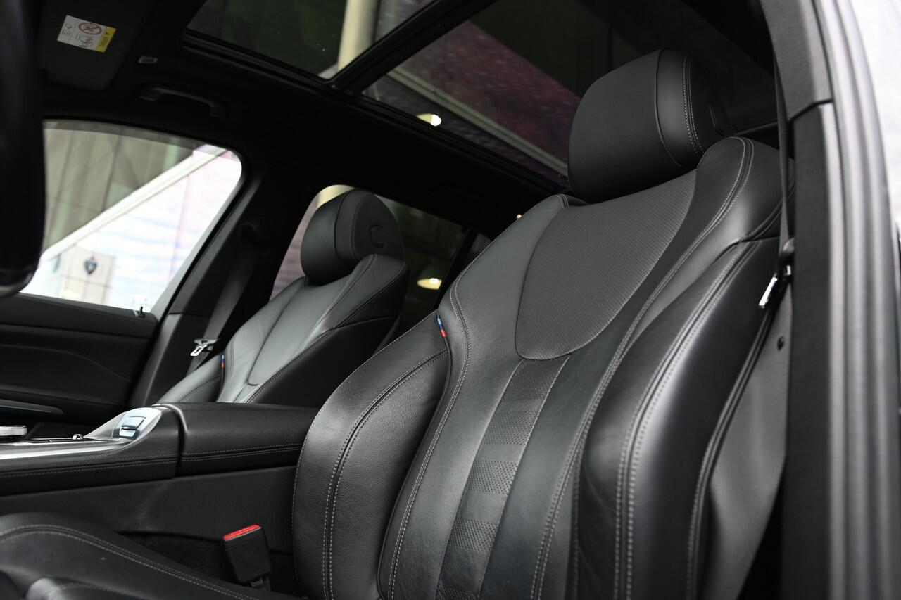 BMW X5 xDrive45e High Executive M Sport Automaat / Panoramadak / Trekhaak / Sportstoelen / Laserlight / Adaptief onderstel / Parking Assistant Plus / Head-Up / Gesture Control / Comfort Access