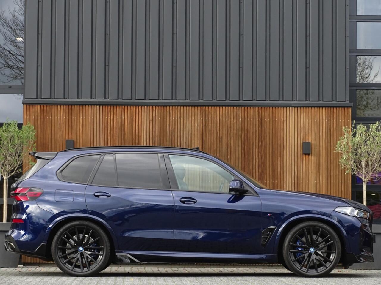 BMW X5 X5 50e X-drive 490PK / M- Individual / B&W / Carbon / 2024