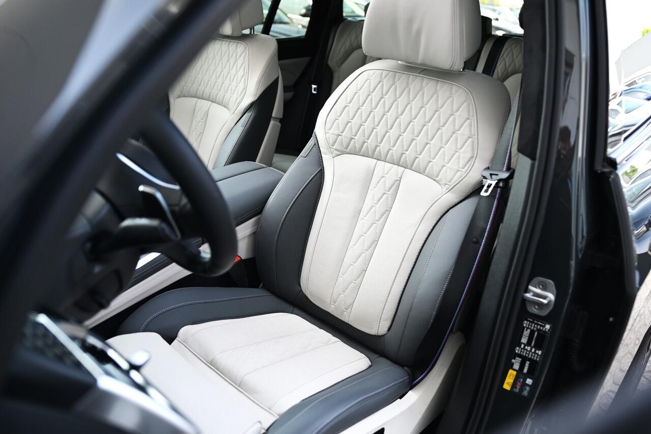 BMW X5 xDrive50e High Executive M Sport Automaat / Panoramadak / Trekhaak / Soft-Close / Massagefunctie / Parking Assistant Professional / Comfort Access / Stoelventilatie / Adaptieve LED / 22"LM-velgen