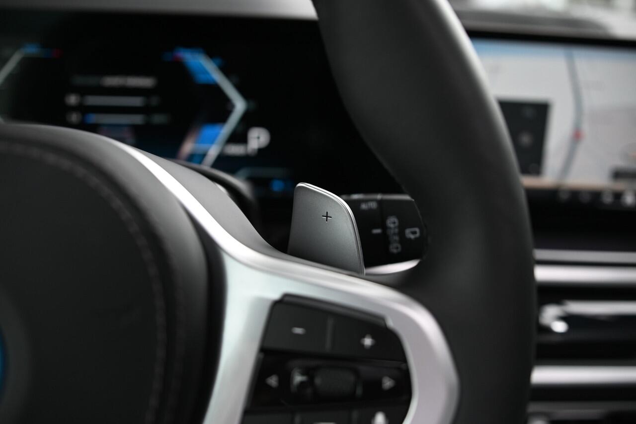 BMW X5 xDrive50e High Executive M Sport Automaat / Panoramadak / Trekhaak / Sportstoelen / Soft-Close / Parking Assistant Professional / Adaptief onderstel / Adaptieve LED / Harman Kardon