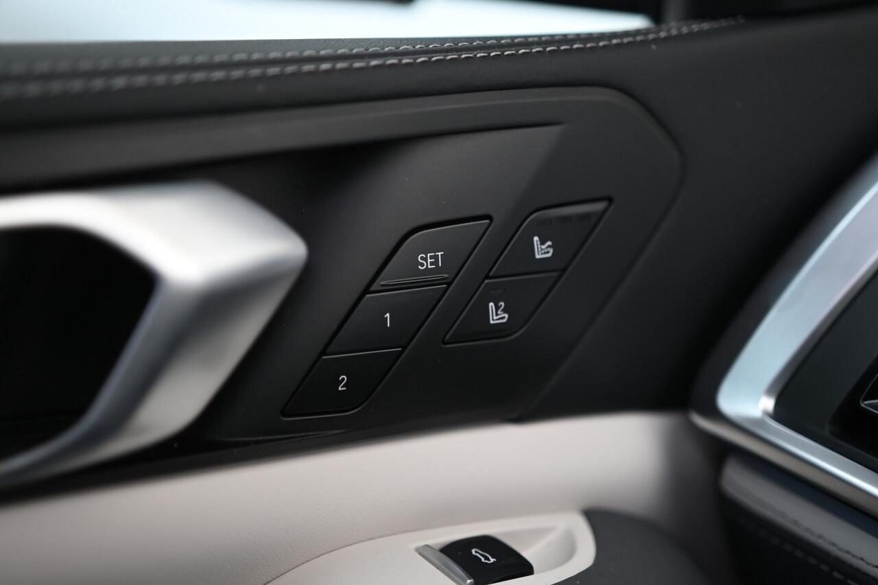 BMW X5 xDrive50e High Executive M Sport Automaat / Panoramadak / Trekhaak / Soft-Close / Massagefunctie / Parking Assistant Professional / Comfort Access / Stoelventilatie / Adaptieve LED / 22"LM-velgen