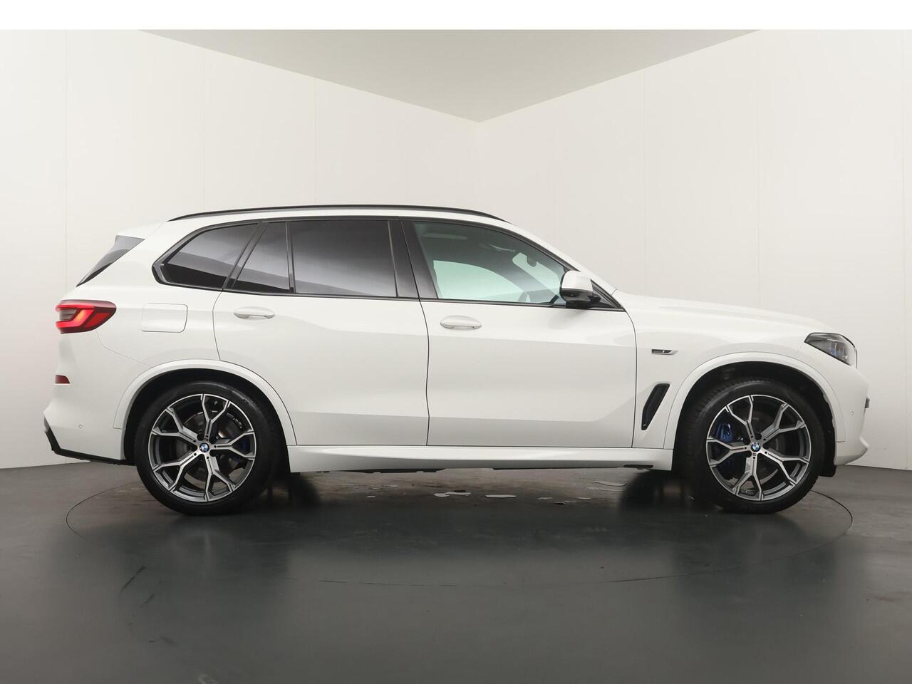 BMW X5 xDrive45e Executive M-Sportpakket | Glazen Panoramadak | Leder | Stoelverwarming voor én achter | Driving Assistant Professional | Head-Up Display | HiFi |