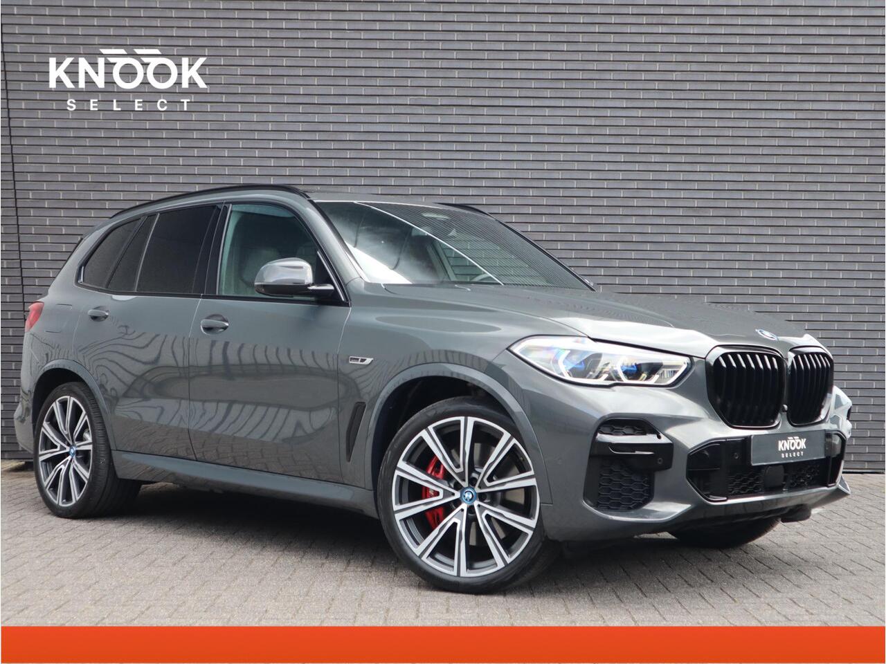 BMW X5 xDrive45e High Executive M Sport Pakket Automaat / Live Cockpit Professional / Panoramadak Sky Lounge / 22 Inch / Laserlicht / Trekhaak / Sportstoelen met Massagefunctie/ Luchtvering / Driving Assistant Professional / Nappa Leder