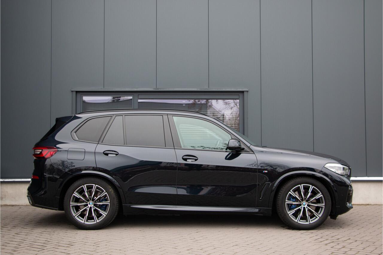 BMW X5 xDrive45e M-Sport | ACC | Comfortstoelen | Head Up | Lane + Side Assist | Pano | Harman Kardon | Camera | 20" | Memory | Dealer Onderhoud | BTW | Luchtvering | Alarm | Stoel Verwarming | Apple & Android Carplay | Ambiance | Led | Dab+ | Keyless Entry.