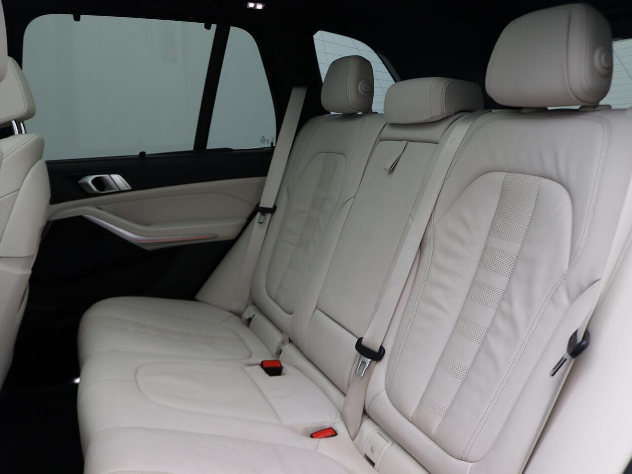 BMW X5 xDrive45e High Executive | M Sportpakket | Audio Media Pack | Adaptive Air Suspension | Panorama-Glasdak Sky Lounge | Comfortstoelen | DAB | HiFi | 20''