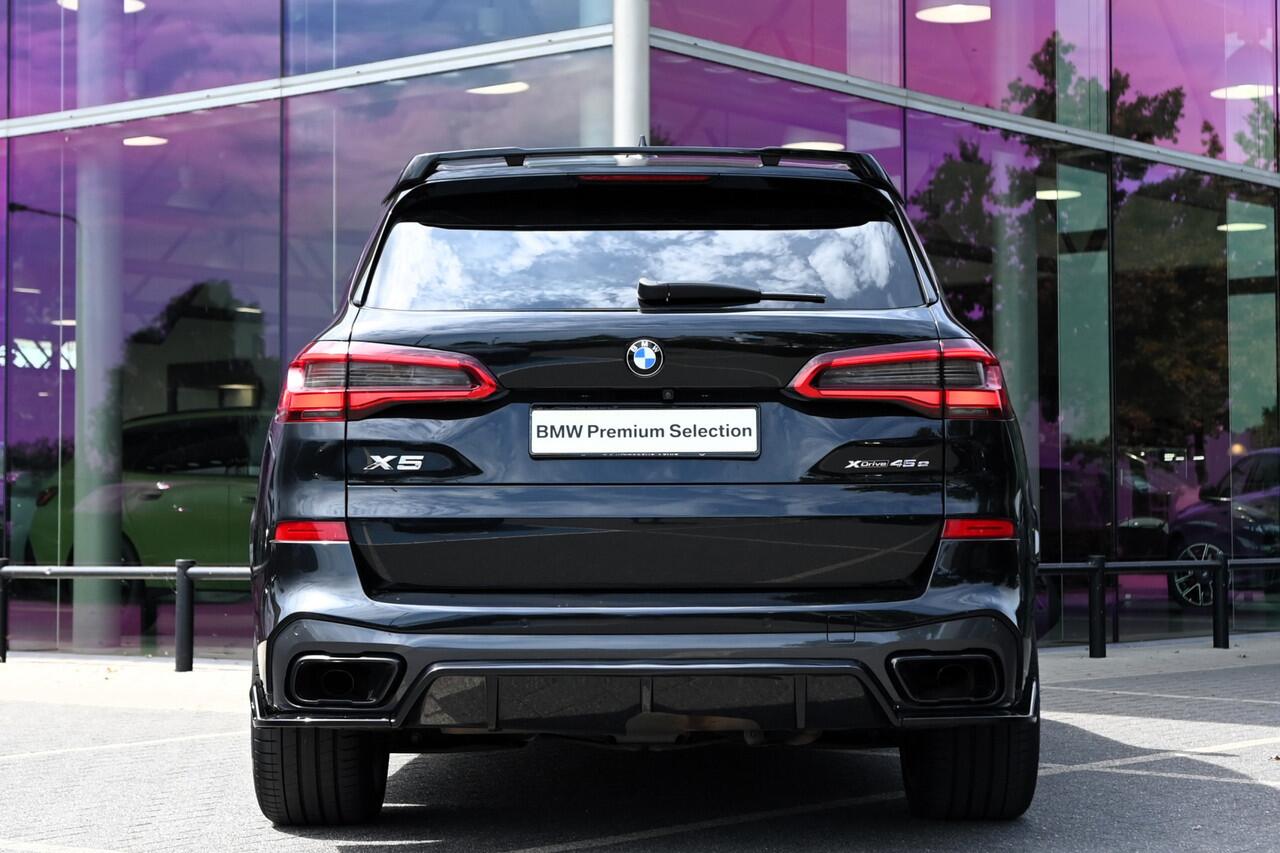 BMW X5 xDrive45e High Executive M Sport Automaat / Panoramadak / Trekhaak / Sportstoelen / Laserlight / Adaptief onderstel / Parking Assistant Plus / Head-Up / Gesture Control / Comfort Access
