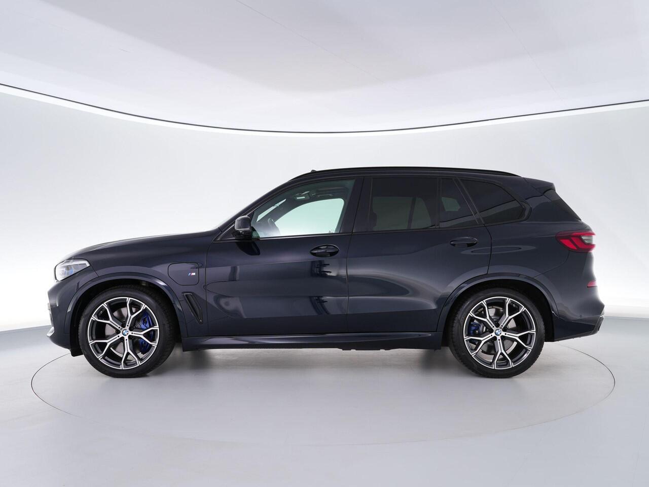 BMW X5 45e xDrive 394pk High Executive |dealer onderhouden|1e eigenaar|M-pakket|schuif/kantel dak|Harman&Kardon|diamond poke|Laser LED|achter-as meesturend|luxe lederen stoelen|360 camera|elek. trekhaak|