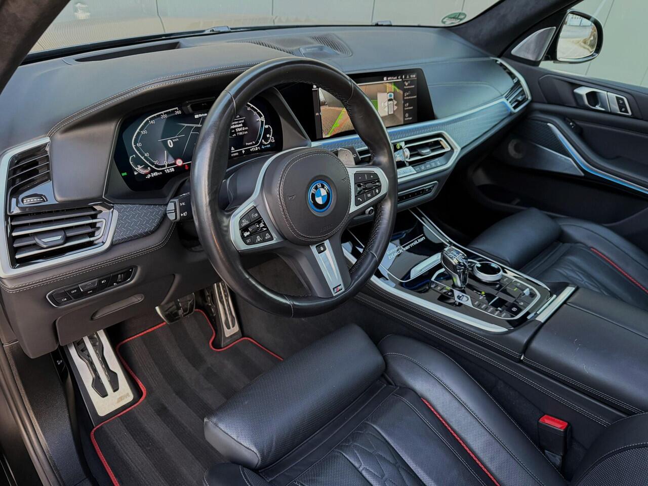 BMW X5 xDrive45e Black Vermilion B&W /3 x TV / pano
