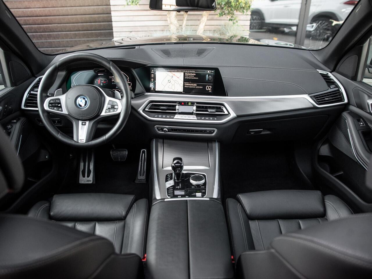 BMW X5 xDrive45e High Executive / M-Pakket / Panoramdak / 22" LMV / Laserlight / Wegklapbare Trekhaak / Luchtvering