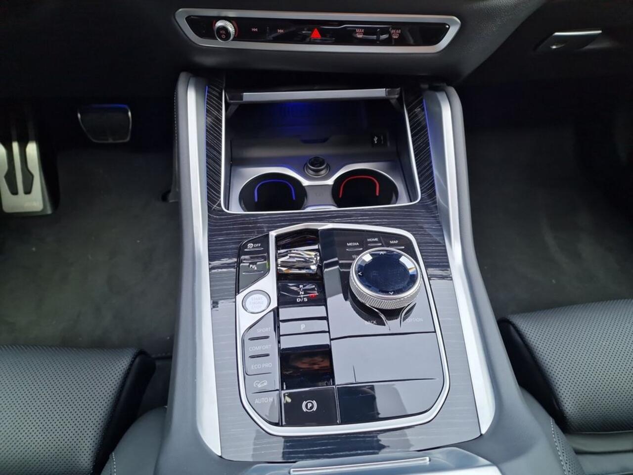 BMW X6 M60i xDrive M-Sport 530 PK V8 Panoramadak Head-Up 22 Inch