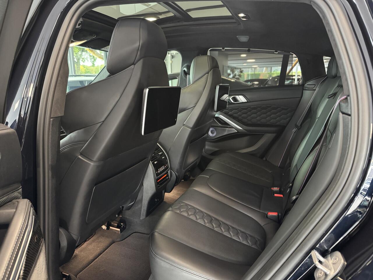 BMW X6 M Competition / Trekhaak / Panoramadak / 360Camera / Head-up / Rear Entertainment / Bowers & Wilkens / 22'' / Softclose / Intr.voorverwarming / Carbon intr. / Stoelventilatie / Stuur+Stoelverwarming / DAB