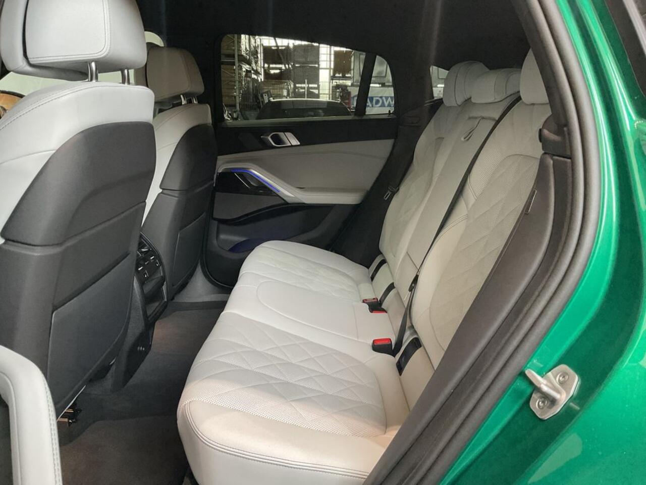 BMW X6 M60i xDrive M-Sport 530 PK V8 Stoelkoeling Soft Close Trekhaak Harman Kardon Comfortstoelen