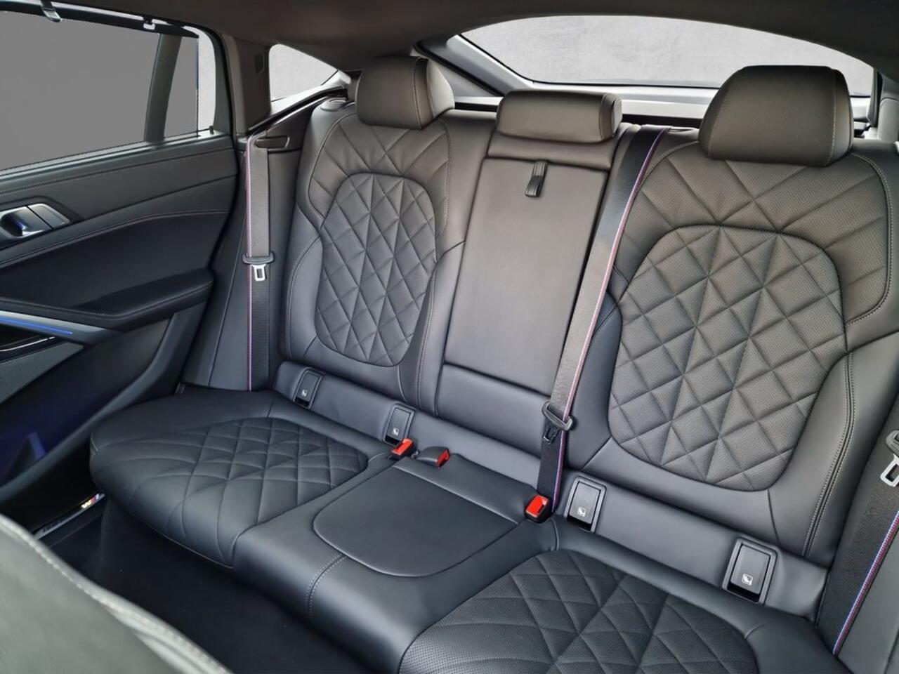 BMW X6 M60i xDrive M-Sport 530 PK V8 Panoramadak Head-Up 22 Inch