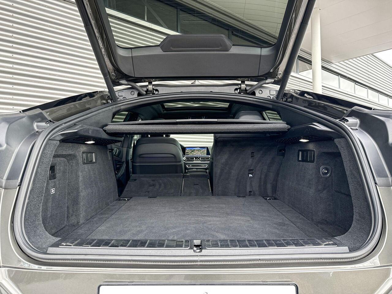 BMW X6 M50i / Selections