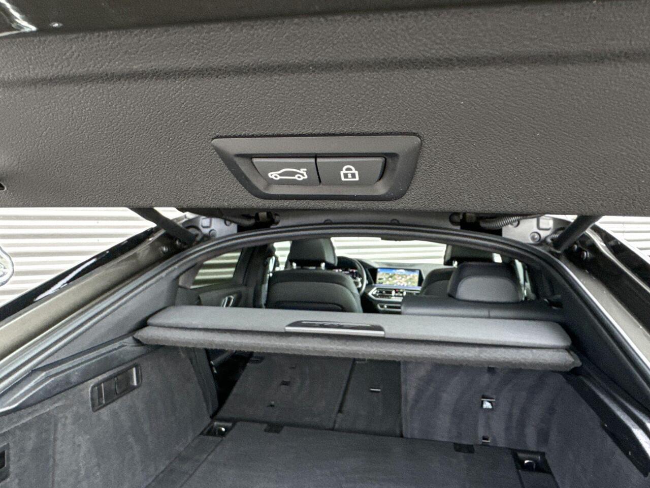 BMW X6 M50i / Selections