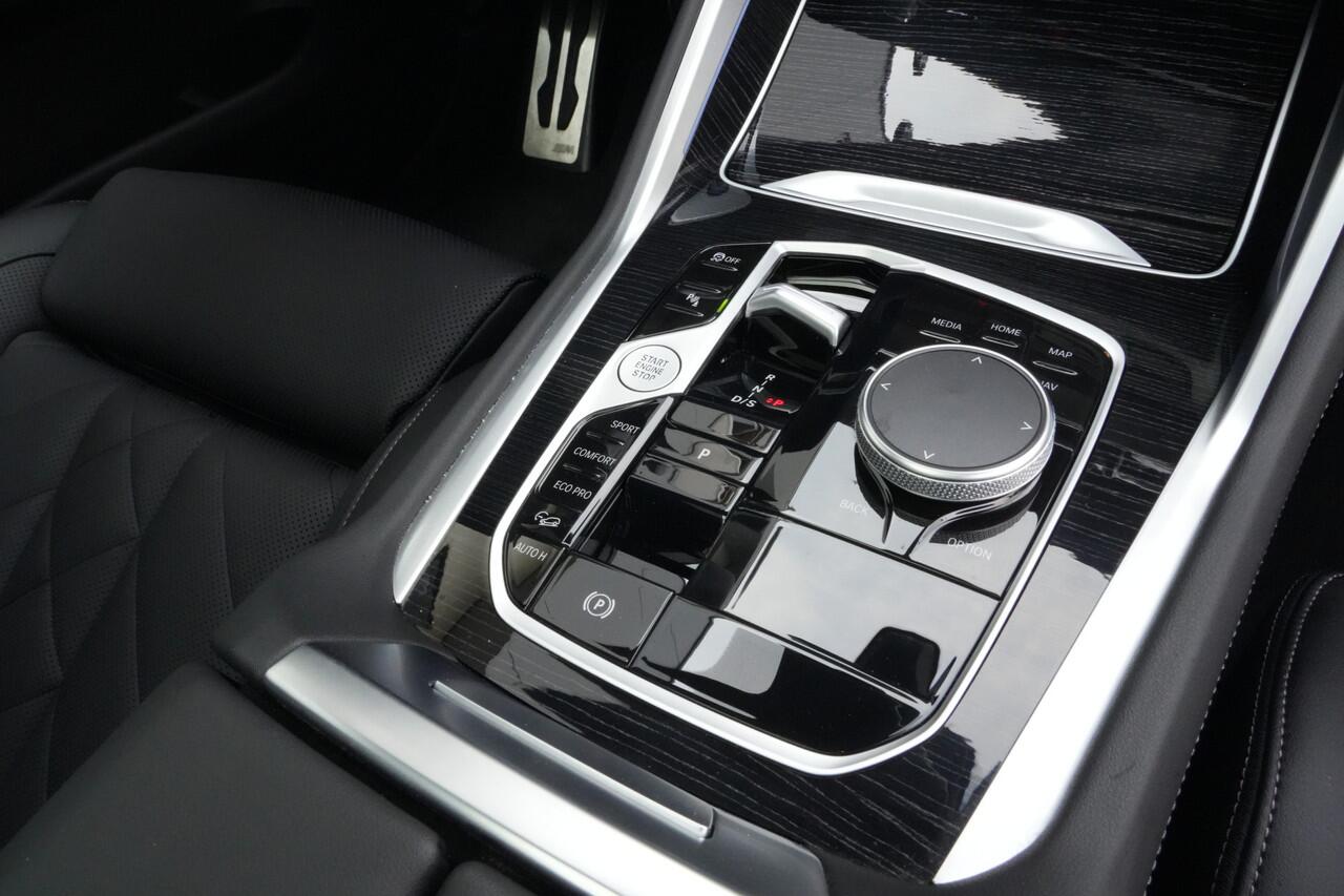 BMW X6 M60i xDrive 531pk Panoramadak/360camera/HK/HUD