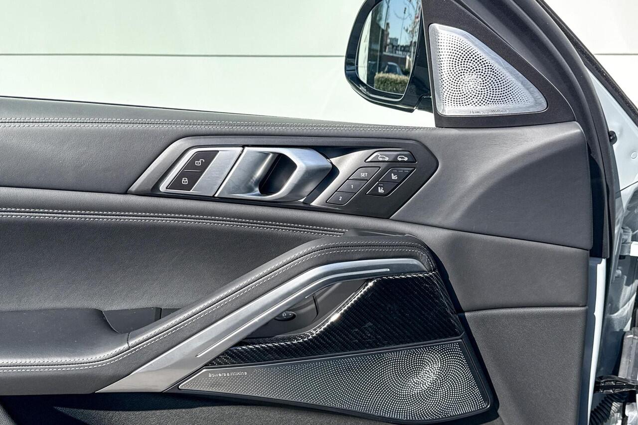 BMW X6 M60i xDrive M-Sport Innovation | Selections BMW X6 M60i xDrive