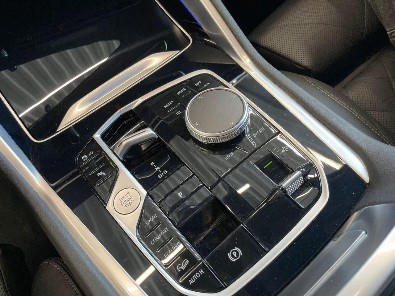 BMW X6 xDrive30d 286 PK M-Sport Massage Stoelkoeling Panoramadak Luchtvering Head-Up Trekhaak 360 Camera