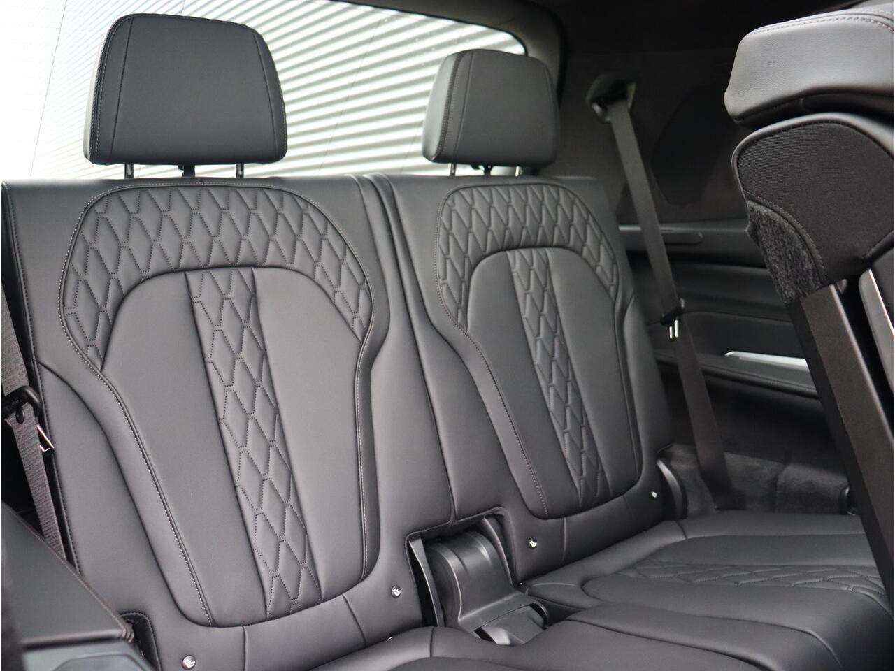 BMW X7 xDrive40i | M Sportpakket Pro | Innovation Pack | Comfort Pack | Exclusive Pack