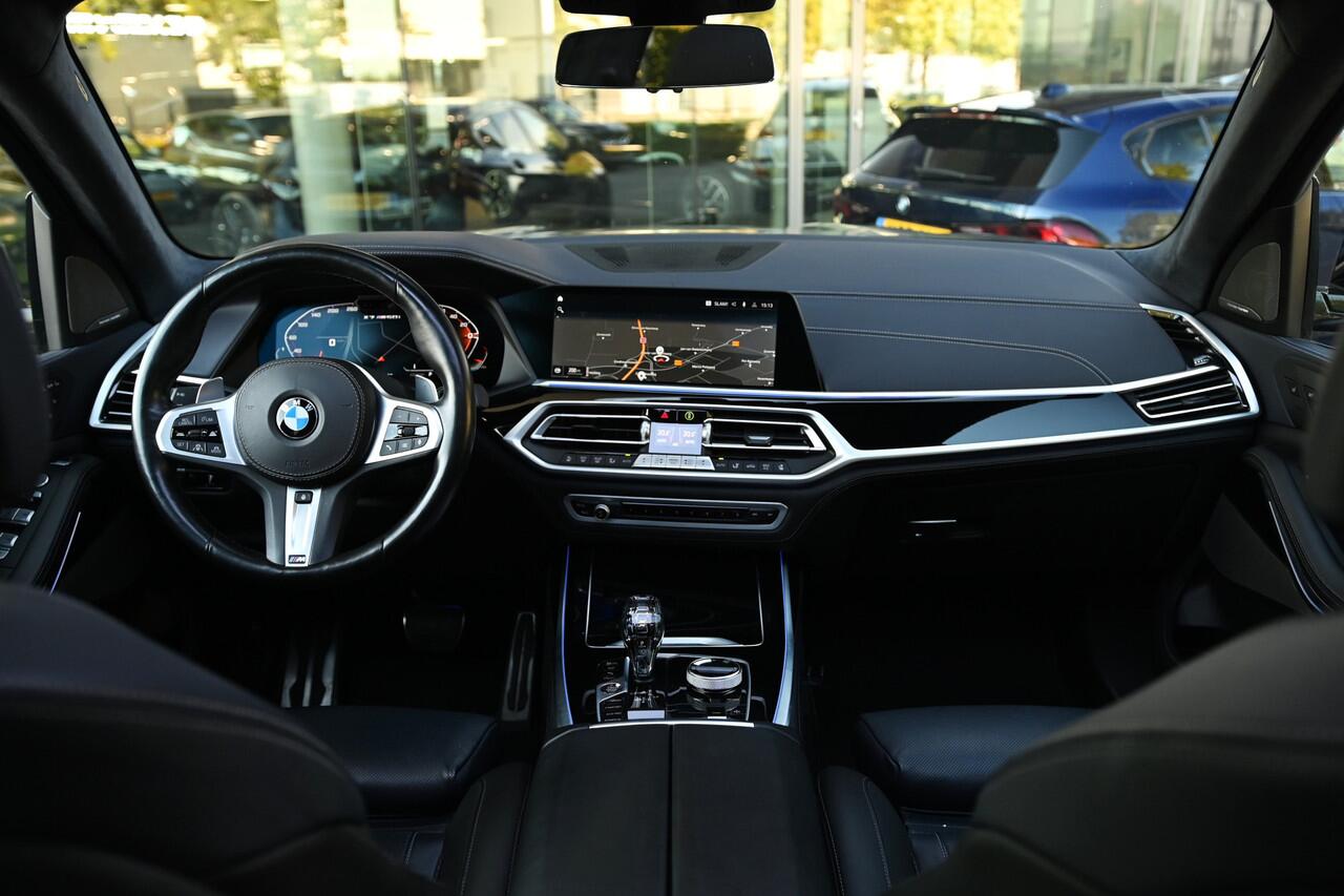 BMW X7 M50i 6p. High Executive Automaat / Panoramadak Sky Lounge / Massagefunctie / Laserlight / Parking Assistant Plus / Soft Close / Stoelventilatie / Active Steering