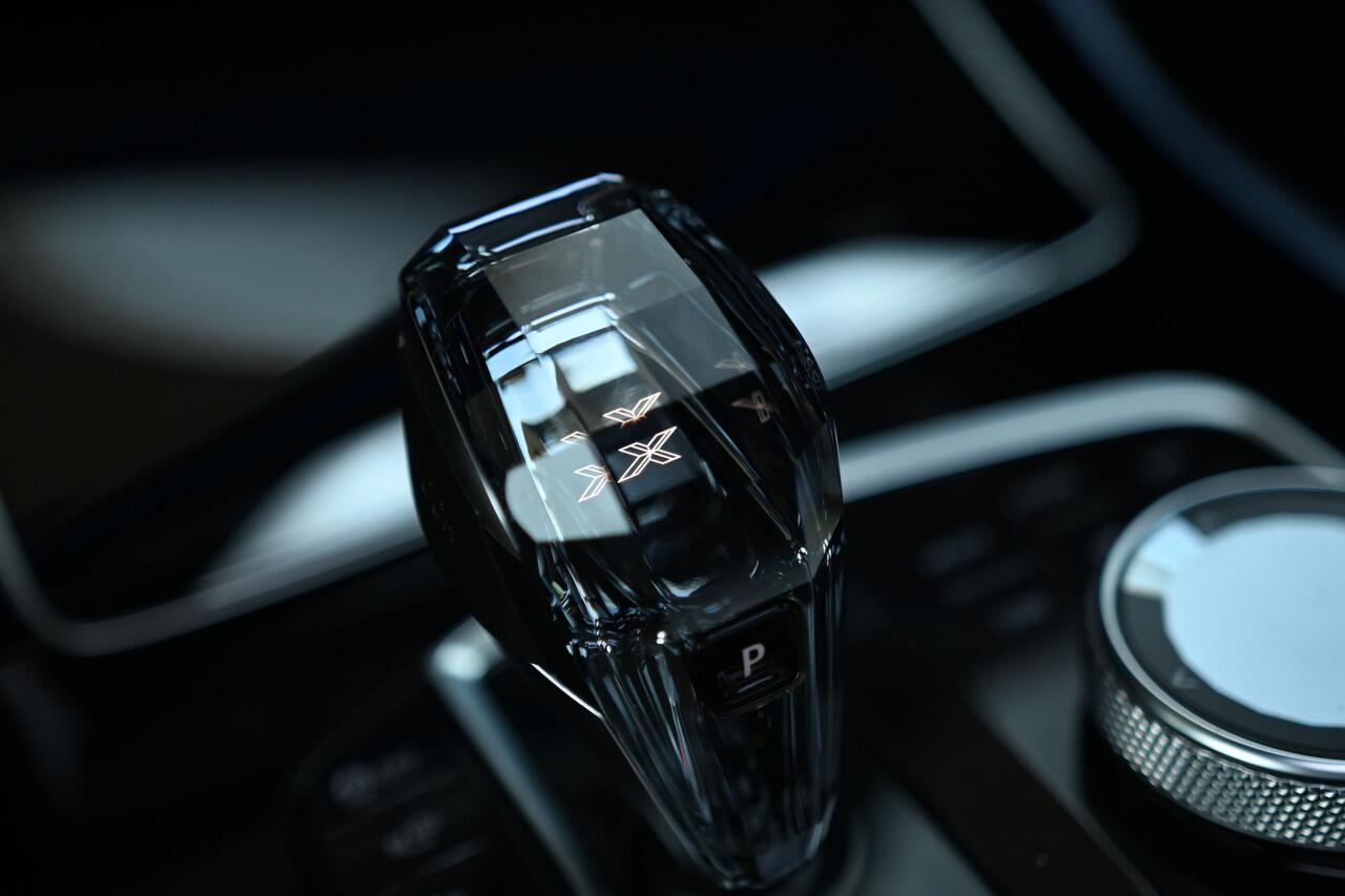 BMW X7 M50i 6p. High Executive Automaat / Panoramadak Sky Lounge / Massagefunctie / Laserlight / Parking Assistant Plus / Soft Close / Stoelventilatie / Active Steering