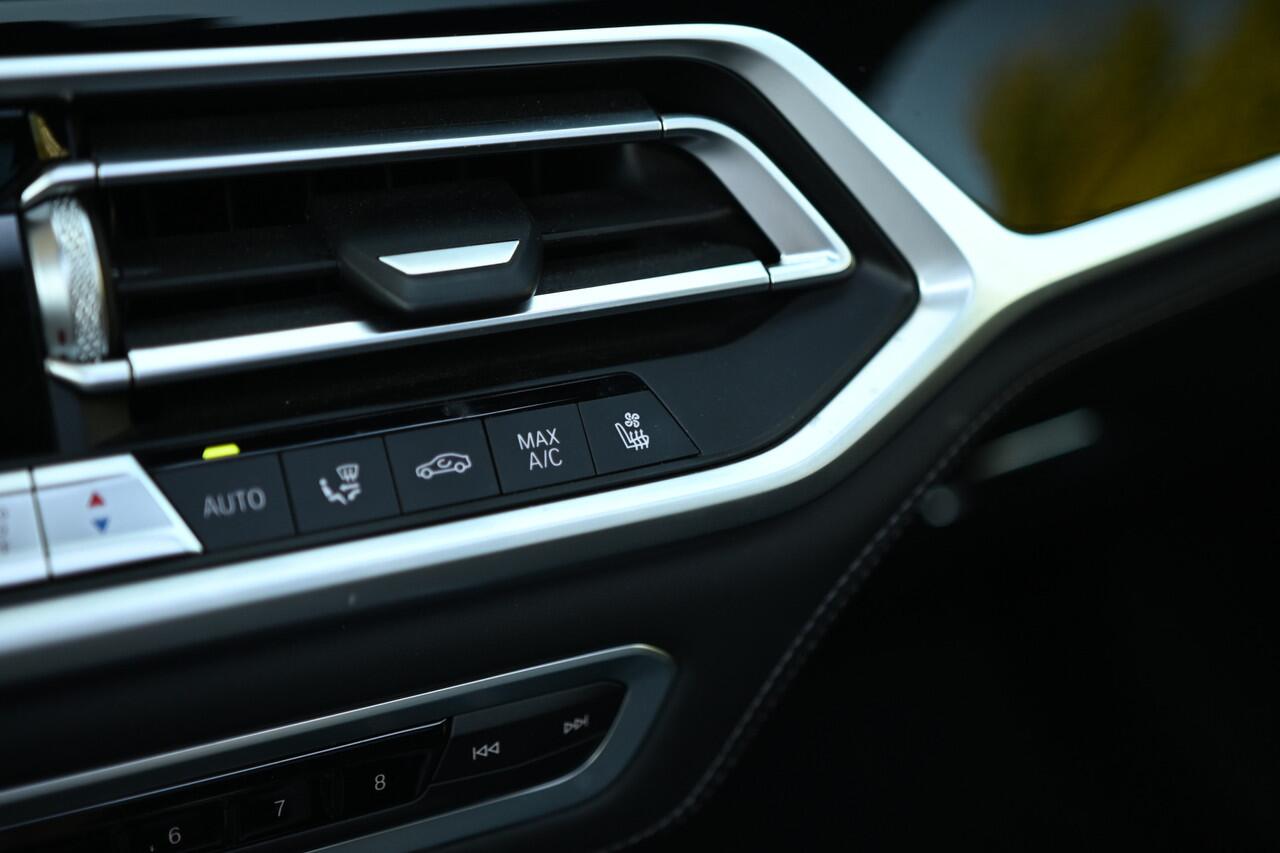 BMW X7 M50i 6p. High Executive Automaat / Panoramadak Sky Lounge / Massagefunctie / Laserlight / Parking Assistant Plus / Soft Close / Stoelventilatie / Active Steering