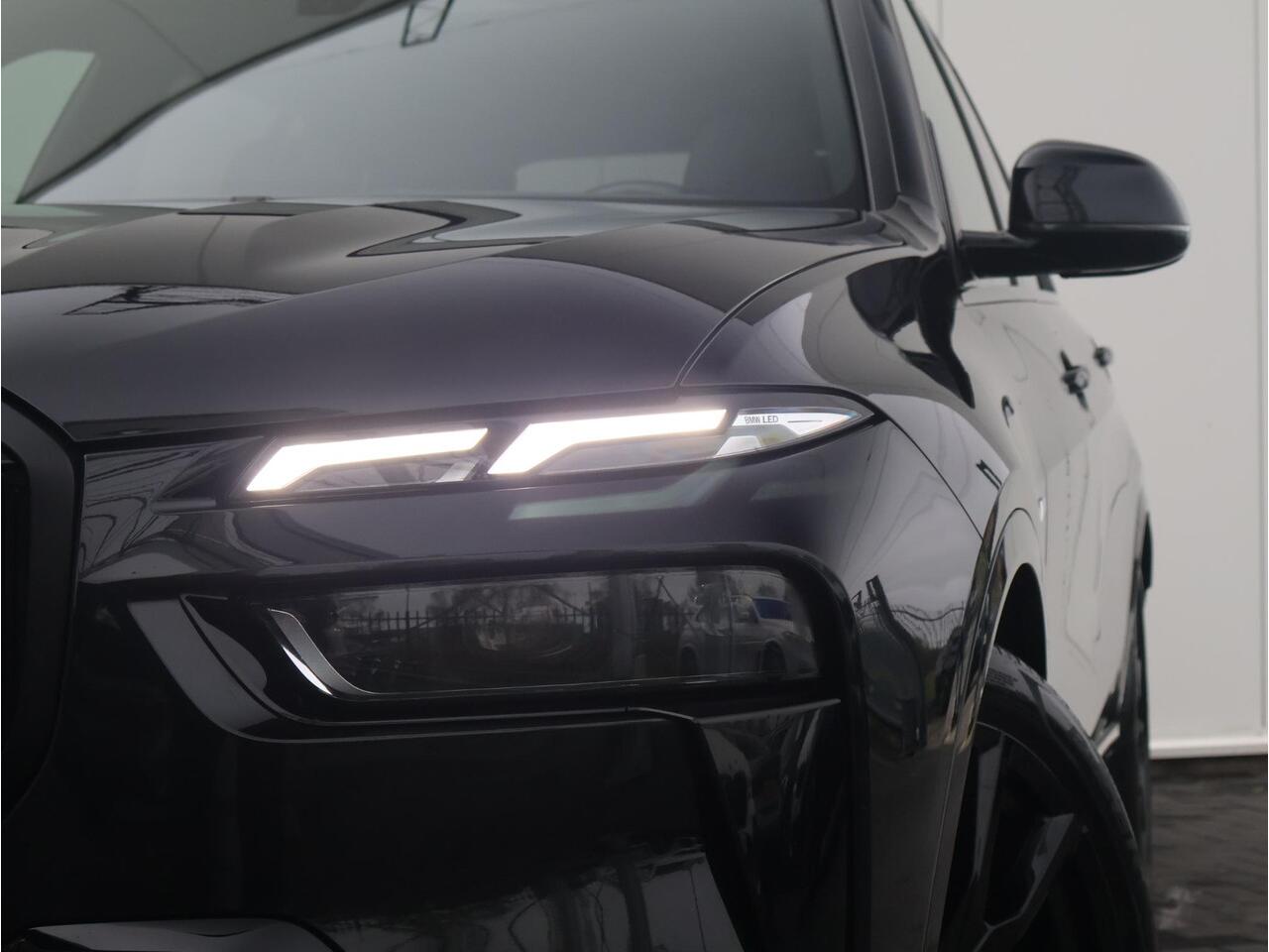 BMW X7 xDrive40d M Sportpakket Pro/ 22 inch LM/ Comfort Access/ Soft-Close/ Elektrische Trekhaak/ panoramadak Sky Lounge/ Harman-Kardon/ Driving Assistant Professional