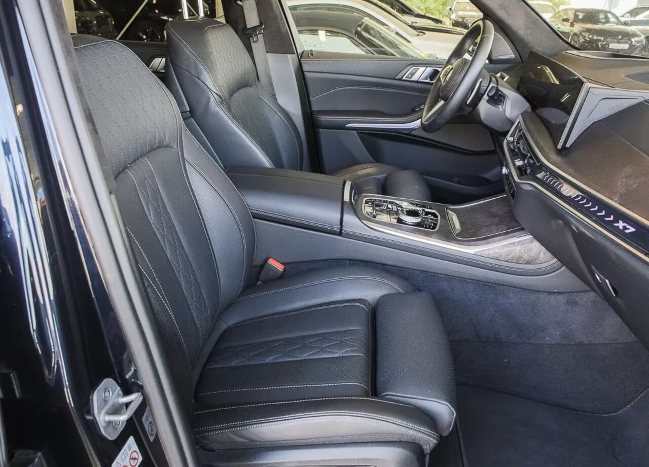 BMW X7 xDrive40d M Sport 340 PK Grijs Kenteken ACC Trekhaak Luchtvering Head-Up Memory 21 Inch