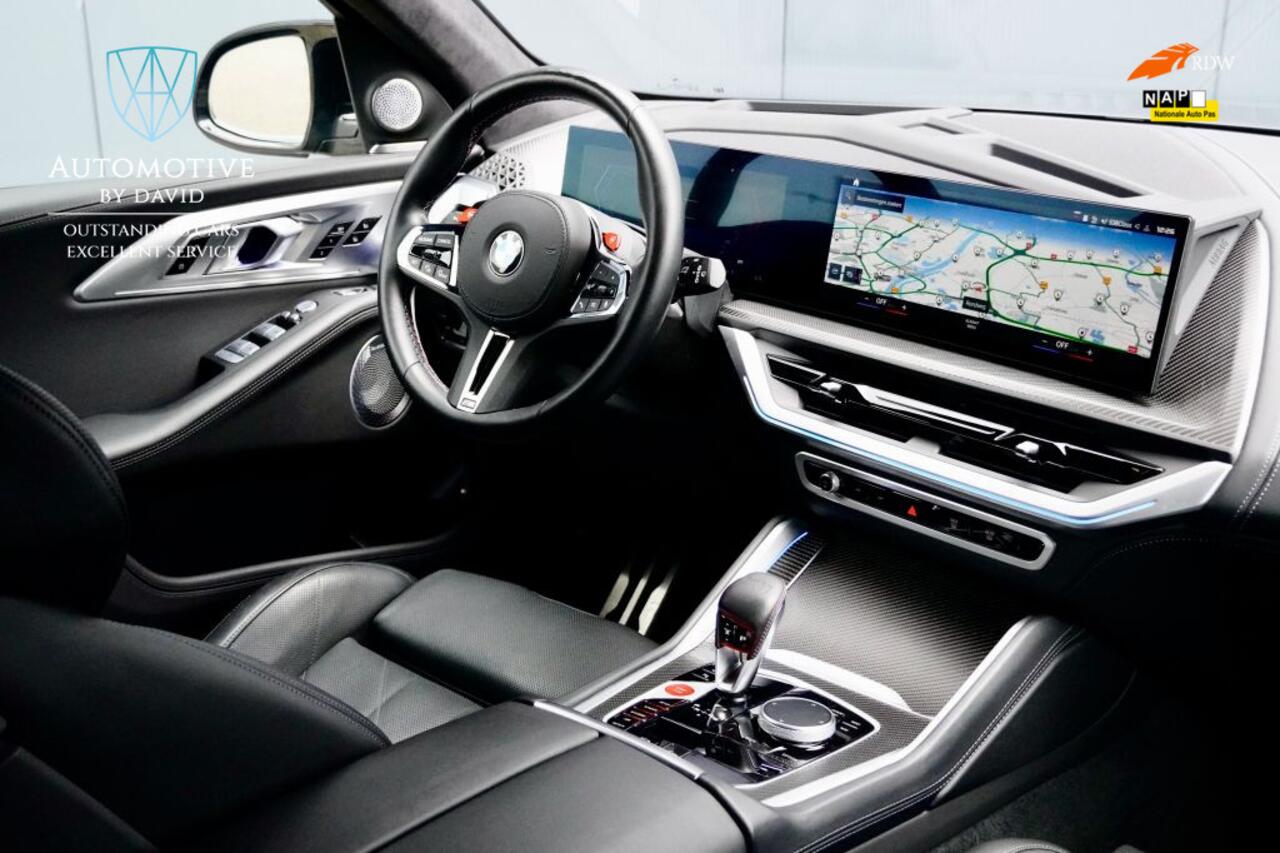 BMW XM PHEV 4.4 V8 653 pk 30 kWh / NIEUWSTAAT / FULL OPTIONS / BOWERS WILKINS DIAMOND SURROUND / TREKHAAK / M DRIVERS PACKAGE 270 km Vmax / BMW SERVICE INCLUSIVE