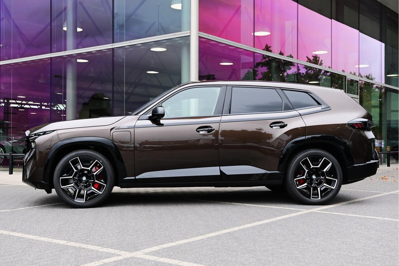 BMW XM PHEV 50e High Executive Automaat / Trekhaak / Adaptief M Onderstel Professional / M Multifunctionele Stoelen / Bowers & Wilkins / Soft-Close / Parking Assistant Plus