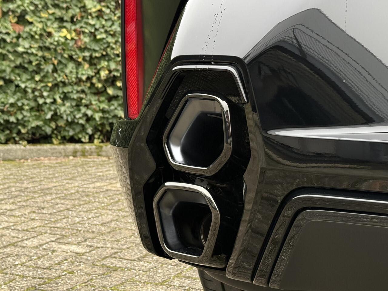 BMW XM PHEV Kith Edition | 23'' | B&W | M Drive Pack. | Driv. Ass. Prof. | Park. Plus | Trekhaak | Stoelvent. + Massage | Soft-Close | Adaptief M onderstel | Head-Up