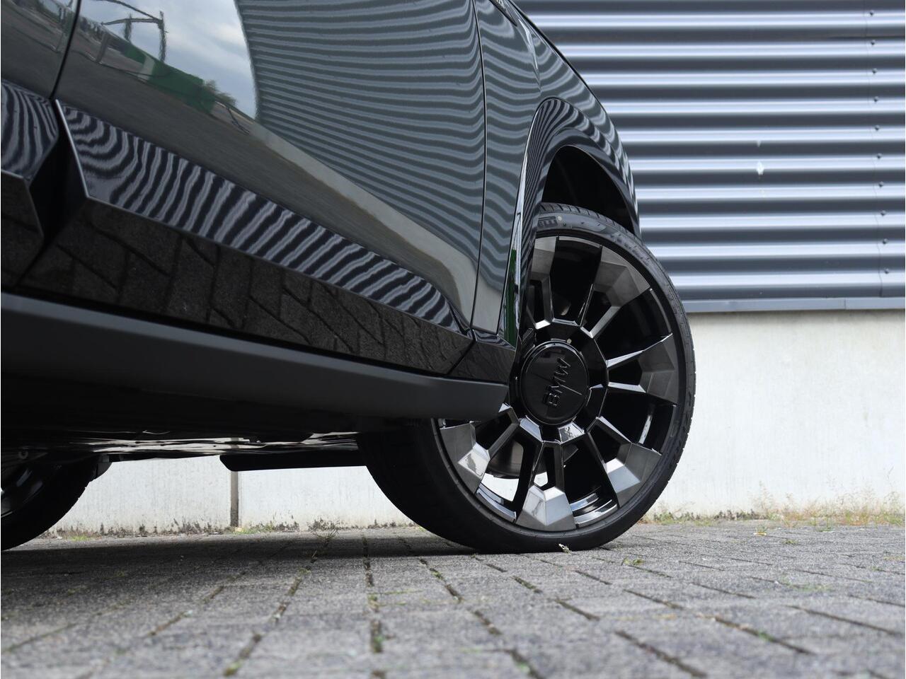 BMW XM 50e | Bowers & Wilkins | Driving Assistant Prof. | Trekhaak | Soft-Close | Stoelventilatie | Massagestoelen | 23'' LMV