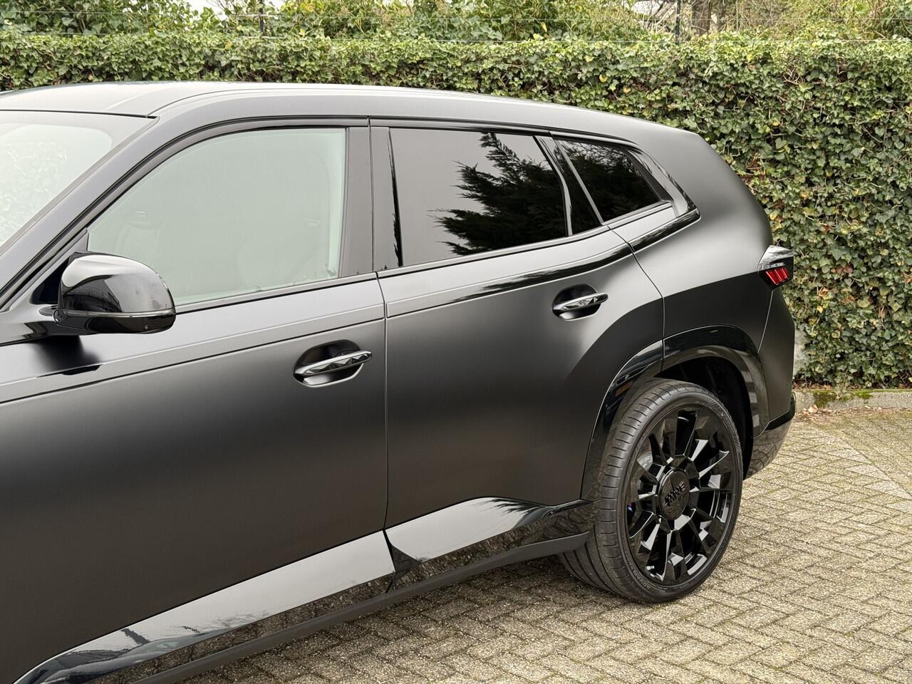 BMW XM PHEV Kith Edition | 23'' | B&W | M Drive Pack. | Driv. Ass. Prof. | Park. Plus | Trekhaak | Stoelvent. + Massage | Soft-Close | Adaptief M onderstel | Head-Up