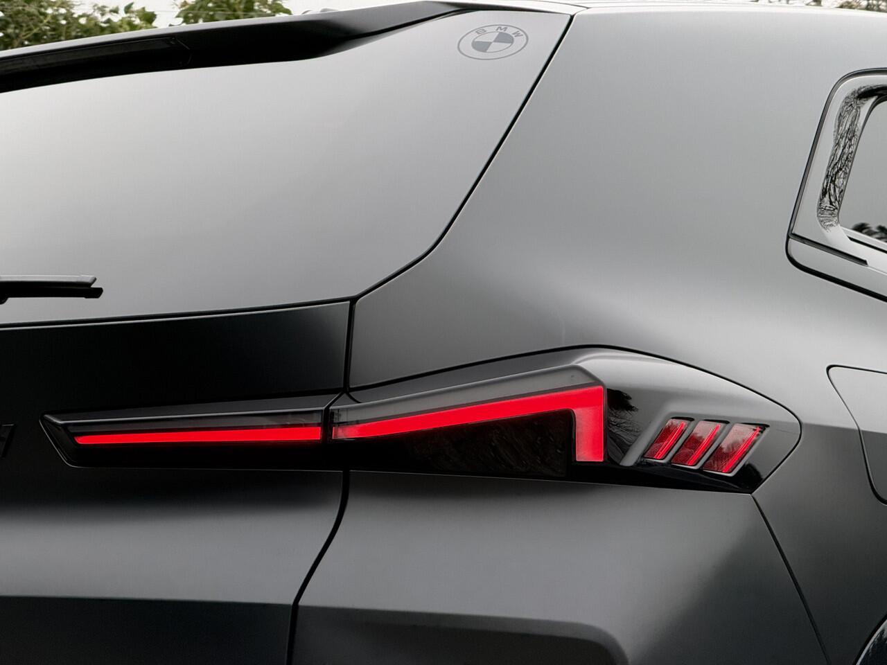 BMW XM PHEV Kith Edition | 23'' | B&W | M Drive Pack. | Driv. Ass. Prof. | Park. Plus | Trekhaak | Stoelvent. + Massage | Soft-Close | Adaptief M onderstel | Head-Up