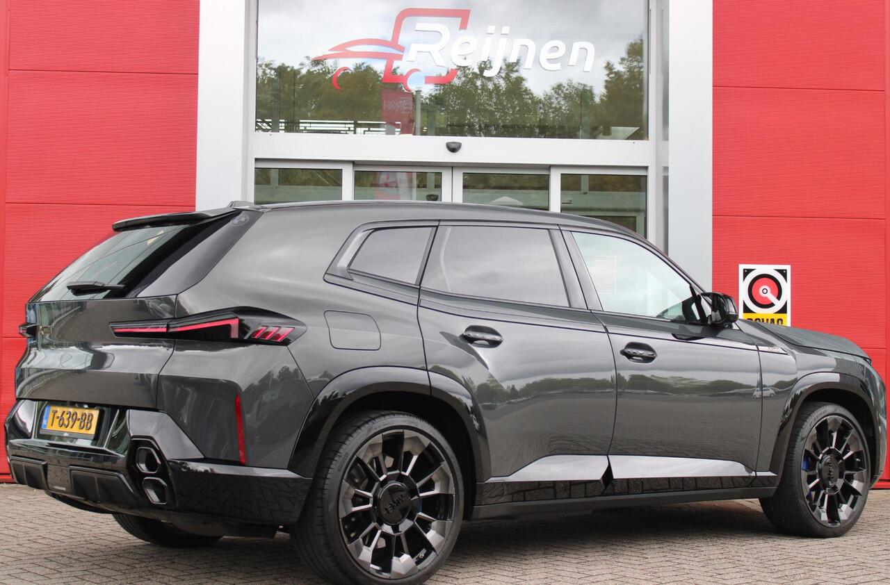 BMW XM 654PK PHEV 30 kWh | 23" LICHTMETALEN VELGEN JETBLACK | SOFT CLOSE | ELEKTRISCH WEGKLAPBARE TREKHAAK | M SPORTREMMEN | DRIVING ASSISTANCE PROFESSIONAL O.A. (ADAPTIVE CRUISE CONTROL/DODEHOEK DETECTIE) | BOWERS & WILKINS SOUND SYSTEM | LASER LIGHT KOPLAMPEN 