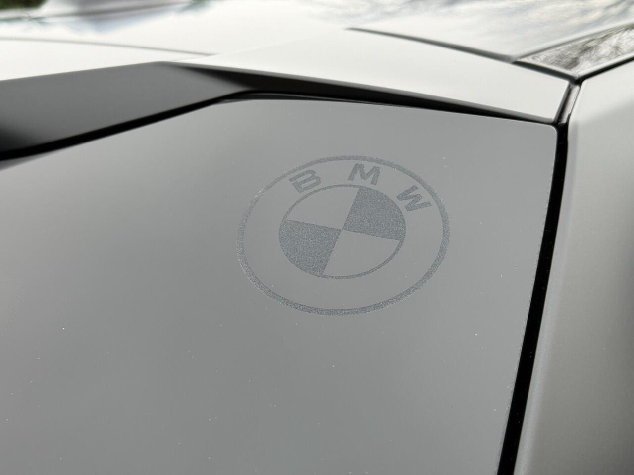 BMW XM PHEV Kith Edition | 23'' | B&W | M Drive Pack. | Driv. Ass. Prof. | Park. Plus | Trekhaak | Stoelvent. + Massage | Soft-Close | Adaptief M onderstel | Head-Up